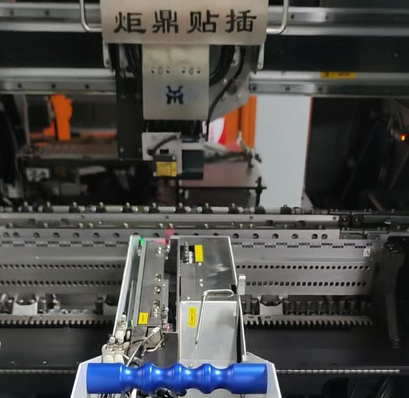 非標(biāo)自動(dòng)化插件機(jī)設(shè)備：為特殊工藝量身定制的智能化解決方案